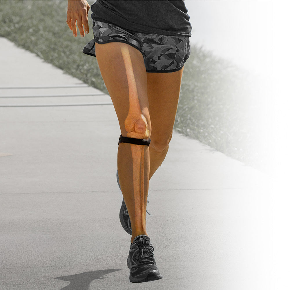 Runner wearing the Cho-Pat Original Knee Strap below the kneecap